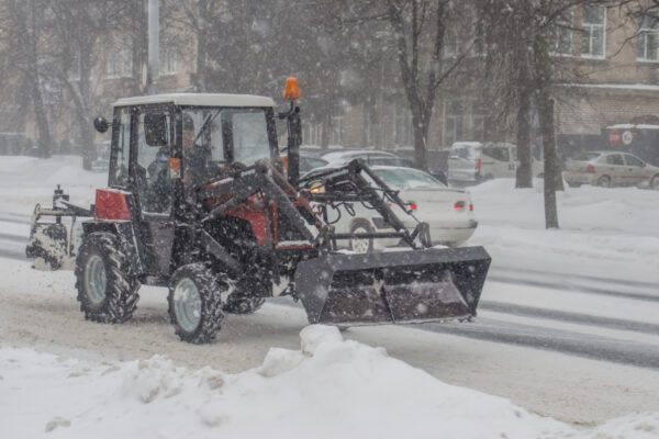 4 Reasons To Hire a Commercial Snow Management Service